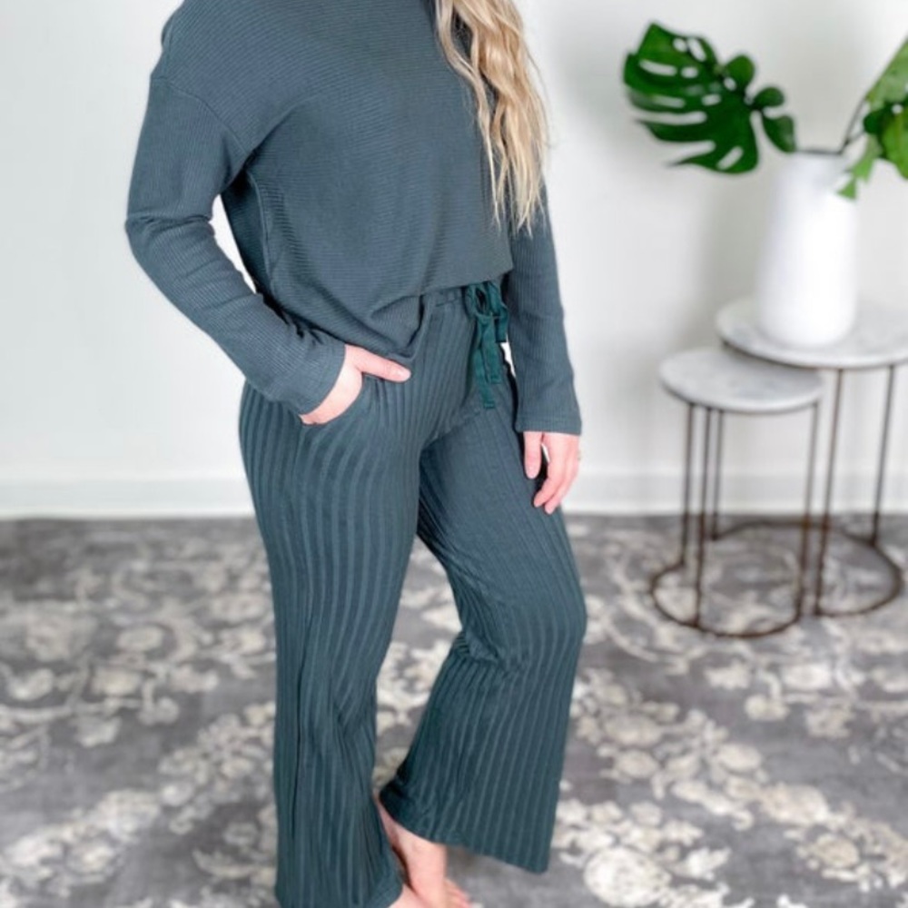 NWT LONG SLEEVE RIBBED LOUNGE SET IN SMALL
